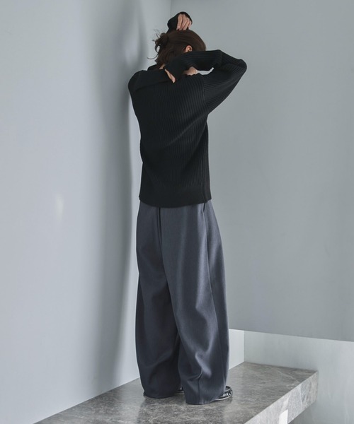 feepur（フェピュール）の「【ハンドウォッシャブル】アシンメトリーカラーサイドスリットボタンニット（ニット/セーター・レディース・ブラウン/ブラック・MEDIUM）」の7枚目の写真