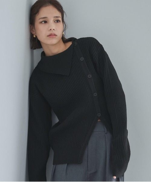 feepur（フェピュール）の「【ハンドウォッシャブル】アシンメトリーカラーサイドスリットボタンニット（ニット/セーター・レディース・ブラウン/ブラック・MEDIUM）」の12枚目の写真