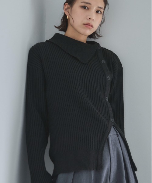 feepur（フェピュール）の「【ハンドウォッシャブル】アシンメトリーカラーサイドスリットボタンニット（ニット/セーター・レディース・ブラウン/ブラック・MEDIUM）」の10枚目の写真