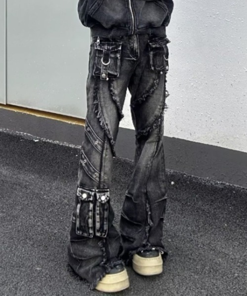 lilful(リルフル)の「【26年春夏新作】Y2K ウォッシュ加工 ダメージフレアデニムパンツ(デニムパンツ・レディース・ブラック・L/M)」の2枚目の写真