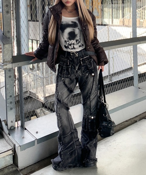 lilful(リルフル)の「【26年春夏新作】Y2K ウォッシュ加工 ダメージフレアデニムパンツ(デニムパンツ・レディース・ブラック・L/M)」の6枚目の写真