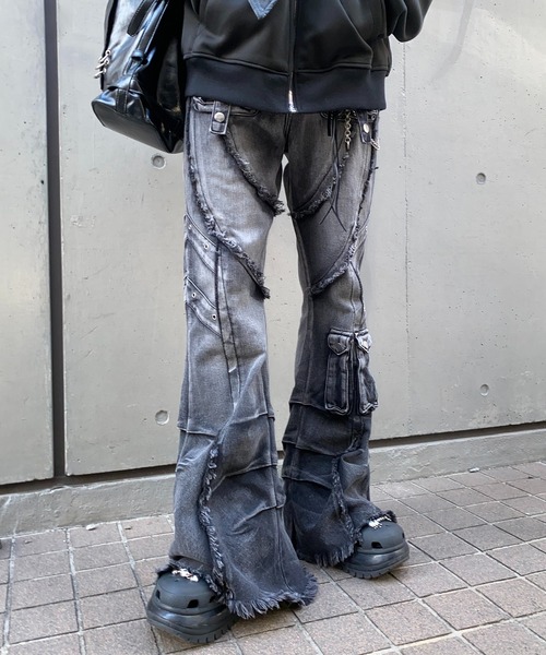 lilful(リルフル)の「【26年春夏新作】Y2K ウォッシュ加工 ダメージフレアデニムパンツ(デニムパンツ・レディース・ブラック・L/M)」の19枚目の写真