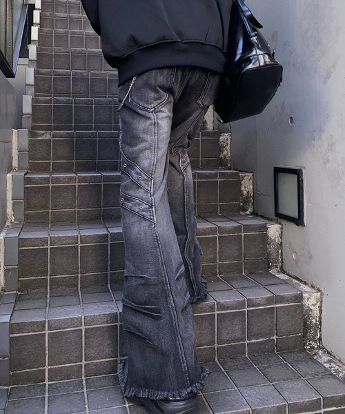 lilful(リルフル)の「【26年春夏新作】Y2K ウォッシュ加工 ダメージフレアデニムパンツ(デニムパンツ・レディース・ブラック・L/M)」の16枚目の写真