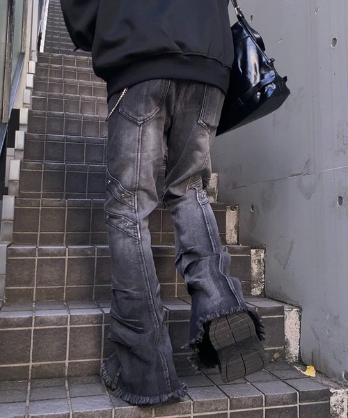 lilful(リルフル)の「【26年春夏新作】Y2K ウォッシュ加工 ダメージフレアデニムパンツ(デニムパンツ・レディース・ブラック・L/M)」の15枚目の写真