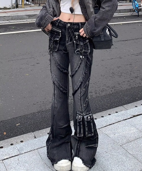 lilful(リルフル)の「【26年春夏新作】Y2K ウォッシュ加工 ダメージフレアデニムパンツ(デニムパンツ・レディース・ブラック・L/M)」の20枚目の写真