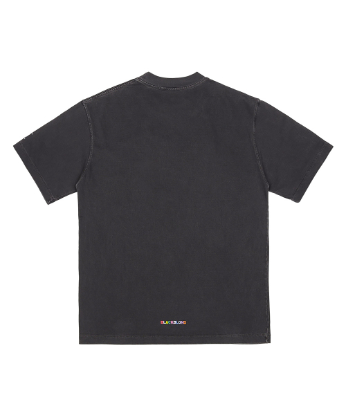 BLACK BLOND(ブラック ブロンド)の「ビビディ アンカバー カラーズ ロゴ ピグメント 半袖Tシャツ (ヴィンテージブラック)(Tシャツ/カットソー・メンズ・その他・MEDIUM/LARGE/X-LARGE)」の2枚目の写真
