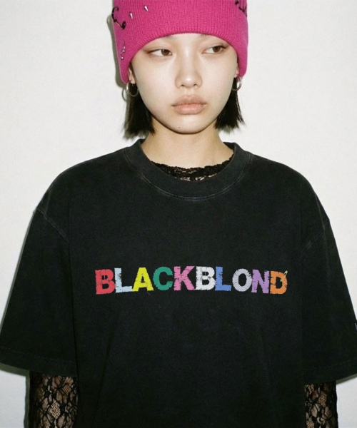BLACK BLOND(ブラック ブロンド)の「ビビディ アンカバー カラーズ ロゴ ピグメント 半袖Tシャツ (ヴィンテージブラック)(Tシャツ/カットソー・メンズ・その他・MEDIUM/LARGE/X-LARGE)」の3枚目の写真
