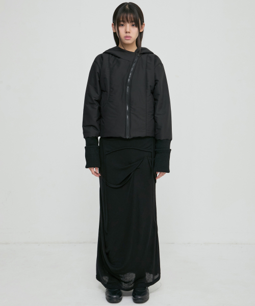 FLAREUP(フレアアップ)の「Hooded Asymmetrical Puffer Jacket (FL-053_Black)(ダウンジャケット/コート・レディース・ブラック・OS)」の6枚目の写真