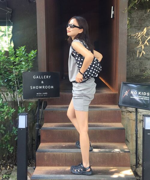ERA(エラ)の「WOMEN FITTED SLEEVELESS TUCK DRESS - WHITE MELANGE(ワンピース・レディース・その他・OS)」の2枚目の写真