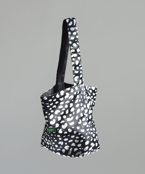GREEN STUFF(グリーンスタッフ)の「seem full bag 62 - silky leopard black(エコバッグ/サブバッグ・レディース・その他・FREE)」の4枚目の写真