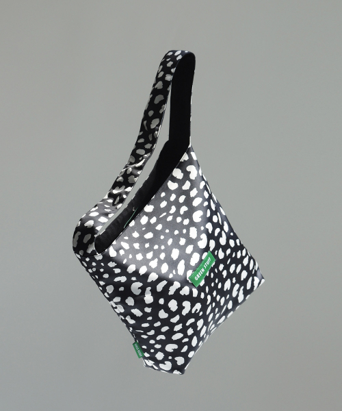 GREEN STUFF(グリーンスタッフ)の「seem full bag 62 - silky leopard black(エコバッグ/サブバッグ・レディース・その他・FREE)」の5枚目の写真