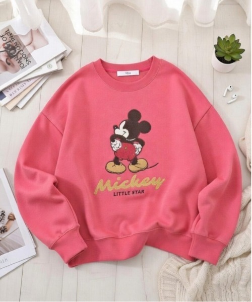 Disney(ディズニー)の「【DISNEY/ディズニー】ミッキーマウス&ピクサー サガラ刺繍クルーネックトレーナー(WIDE)(スウェット・レディース・ブラック/クリーム/パープル/レッド系・LARGE/MEDIUM)」の4枚目の写真
