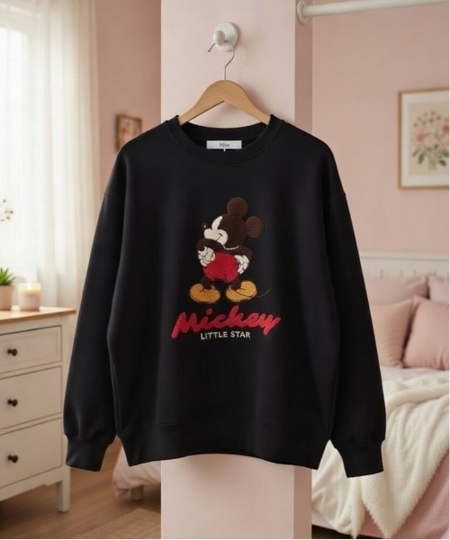 Disney(ディズニー)の「【DISNEY/ディズニー】ミッキーマウス&ピクサー サガラ刺繍クルーネックトレーナー(WIDE)(スウェット・レディース・ブラック/クリーム/パープル/レッド系・LARGE/MEDIUM)」の2枚目の写真