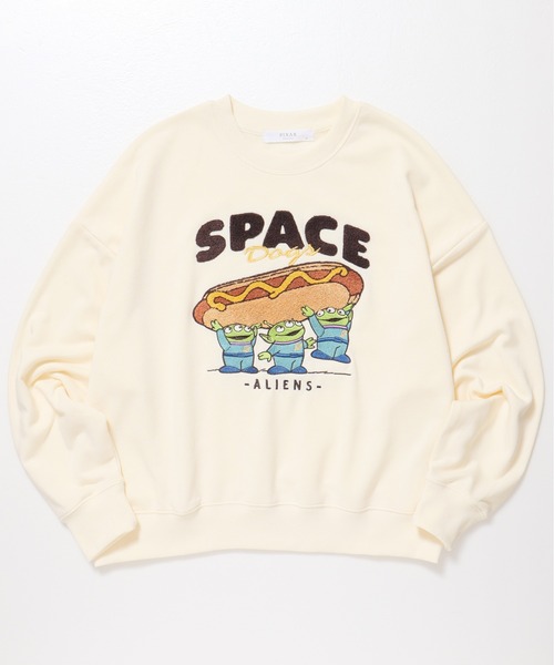Disney(ディズニー)の「【DISNEY/ディズニー】ミッキーマウス&ピクサー サガラ刺繍クルーネックトレーナー(WIDE)(スウェット・レディース・ブラック/クリーム/パープル/レッド系・LARGE/MEDIUM)」の7枚目の写真