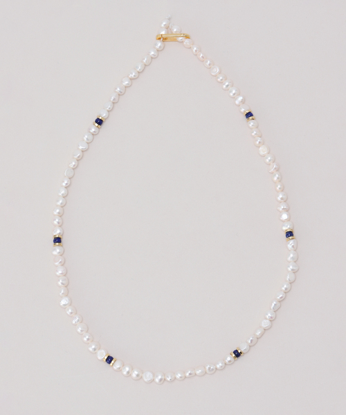 Spick & Span（スピックアンドスパン）の「EO / イオ Pearl & Lapis Lazuli ラリアットネックレス（ネックレス・レディース・ゴールド・FREE）」の2枚目の写真