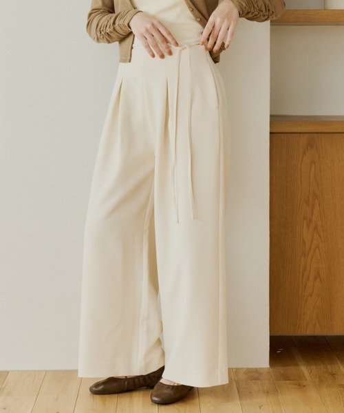 OLUN(オルン)の「belt tuck slacks pants/ベルト付きタックスラックスパンツ(スラックス・レディース・グレイッシュベージュ/アイボリー/ベージュ・MEDIUM/SMALL)」の6枚目の写真