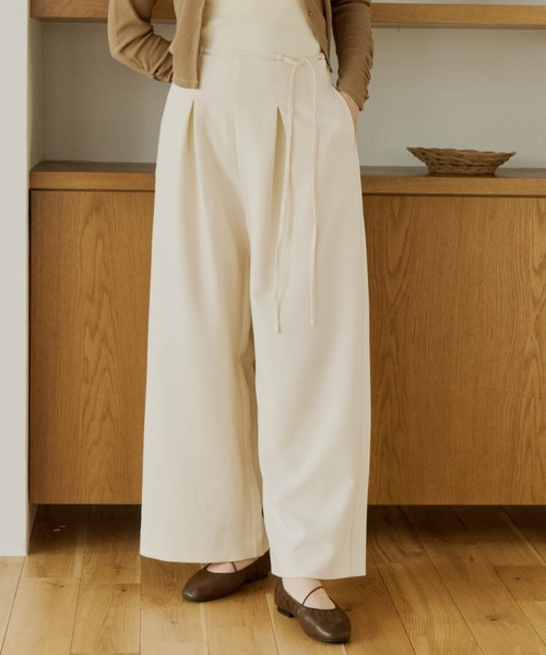 OLUN(オルン)の「belt tuck slacks pants/ベルト付きタックスラックスパンツ(スラックス・レディース・グレイッシュベージュ/アイボリー/ベージュ・MEDIUM/SMALL)」の10枚目の写真