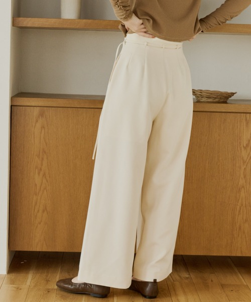 OLUN(オルン)の「belt tuck slacks pants/ベルト付きタックスラックスパンツ(スラックス・レディース・グレイッシュベージュ/アイボリー/ベージュ・MEDIUM/SMALL)」の12枚目の写真