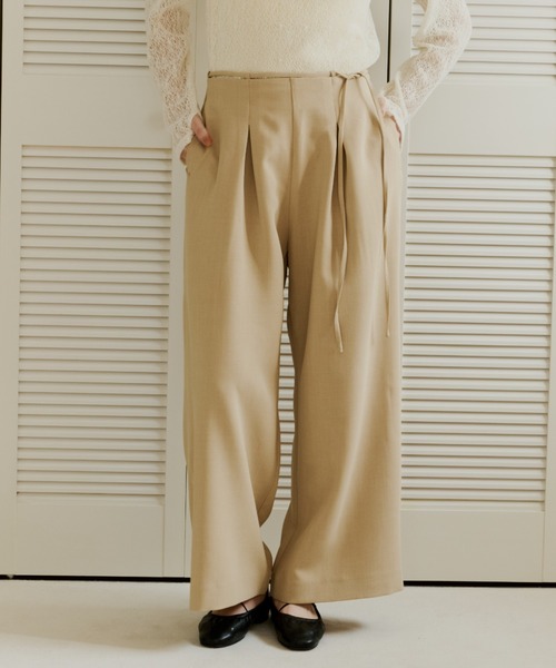 OLUN(オルン)の「belt tuck slacks pants/ベルト付きタックスラックスパンツ(スラックス・レディース・グレイッシュベージュ/アイボリー/ベージュ・MEDIUM/SMALL)」の18枚目の写真