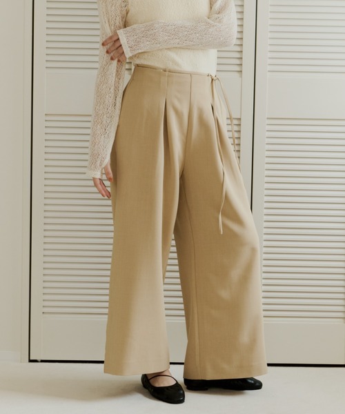 OLUN(オルン)の「belt tuck slacks pants/ベルト付きタックスラックスパンツ(スラックス・レディース・グレイッシュベージュ/アイボリー/ベージュ・MEDIUM/SMALL)」の7枚目の写真