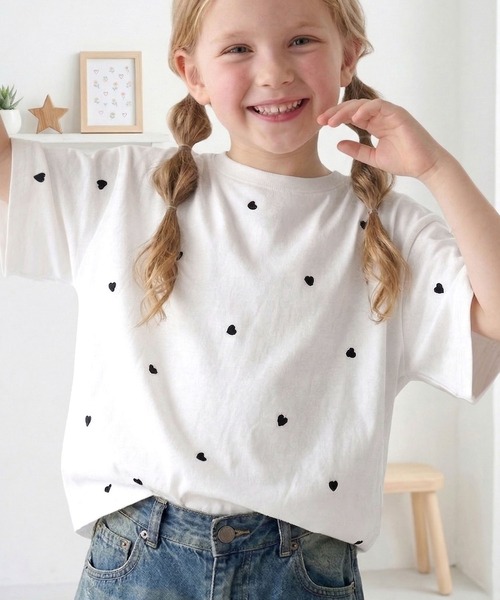 Java（ジャバ）の「【キッズ】《JaVaジャバコラボ》親子お揃い リンクコーデできちゃう！ミニハート刺繍Tシャツ（半袖）（Tシャツ/カットソー・キッズ・ホワイト×レッド/ホワイト×ブラック・100/120/140/160）」の2枚目の写真