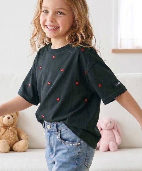 Java(ジャバ)の「【キッズ】《JaVaジャバコラボ》親子お揃い リンクコーデできちゃう!ミニハート刺繍Tシャツ(半袖)(Tシャツ/カットソー・キッズ・ホワイト×レッド/ホワイト×ブラック/ネイビー・100/120/140/160)」の3枚目の写真