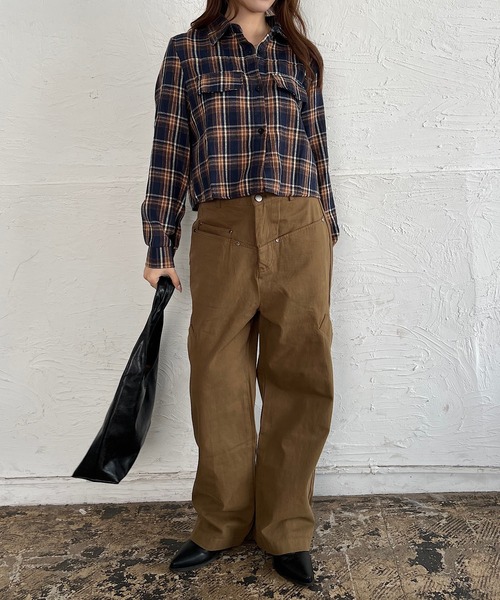ROGER AND RAW(ロジャーアンドロウ)の「スラッシュポケット ワイドチノパンツ(チノパンツ・レディース・カーキ/オリーブ・SMALL/MEDIUM)」の3枚目の写真