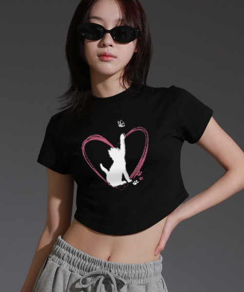 LIKE THE MOST(ライクザモースト)の「ウーマンフリキャットアシンメトリッククロップTシャツ_ブラック(Tシャツ/カットソー・レディース・ブラック・M/S)」の1枚目の写真