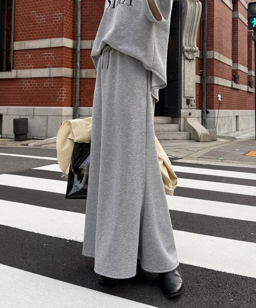 DouDou（ドゥドゥ）の「【セットアップ可能】マーメイドカットフレアスカート（スカート・レディース・ネイビー/グレイッシュベージュ/グレー・FREE）」の2枚目の写真