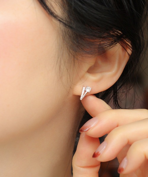 NOIR DE POUPEE（ノワールドプーペ）の「【WEB限定】silver925 キュービックジルコニアポイント V字ピアス（ピアス（両耳用）・レディース・シルバー/ゴールド・FREE）」の3枚目の写真