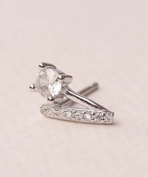 NOIR DE POUPEE（ノワールドプーペ）の「【WEB限定】silver925 キュービックジルコニアポイント V字ピアス（ピアス（両耳用）・レディース・シルバー/ゴールド・FREE）」の9枚目の写真