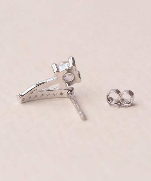 NOIR DE POUPEE（ノワールドプーペ）の「【WEB限定】silver925 キュービックジルコニアポイント V字ピアス（ピアス（両耳用）・レディース・シルバー/ゴールド・FREE）」の10枚目の写真