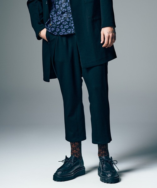 glamb（グラム）の「Waist Tuck Cropped Pants / ウエストタッククロップドパンツ（その他パンツ・メンズ・ブラック/グレー・S/M/L）」の2枚目の写真