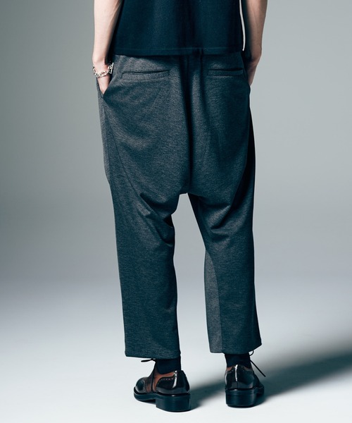 glamb（グラム）の「Waist Tuck Cropped Pants / ウエストタッククロップドパンツ（その他パンツ・メンズ・ブラック/グレー・S/M/L）」の9枚目の写真
