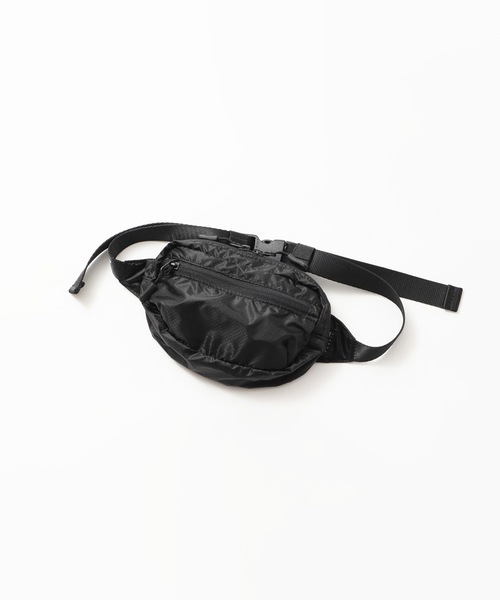 HOLIDAY（ホリデイ）の「HOLIDAY PACKABLE MINI WAIST BAG ホリデイパッカブルミニウエストバッグ（ボディバッグ/ウエストポーチ・レディース・ブラック・ONE SIZE）」の2枚目の写真
