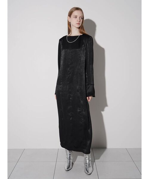 :ETHROF(イーサオブ)の「BELL SLEEVE I-LINE SATIN DRESS(ワンピース・レディース・ブラック・MEDIUM)」の2枚目の写真
