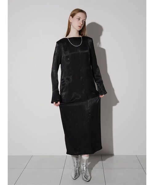 :ETHROF(イーサオブ)の「BELL SLEEVE I-LINE SATIN DRESS(ワンピース・レディース・ブラック・MEDIUM)」の5枚目の写真
