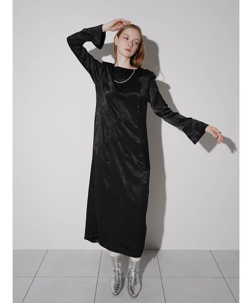 :ETHROF(イーサオブ)の「BELL SLEEVE I-LINE SATIN DRESS(ワンピース・レディース・ブラック・MEDIUM)」の6枚目の写真