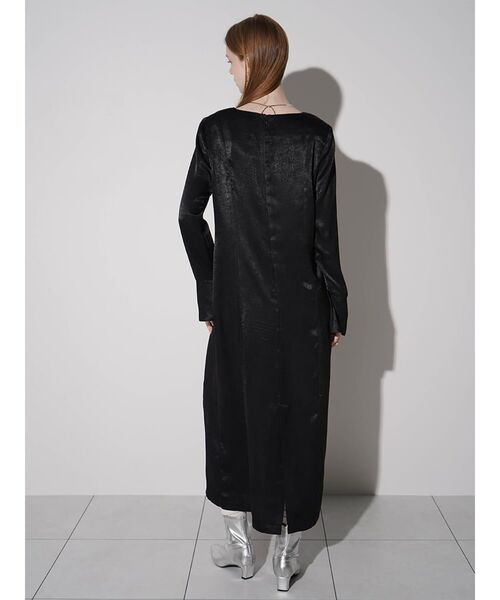 :ETHROF(イーサオブ)の「BELL SLEEVE I-LINE SATIN DRESS(ワンピース・レディース・ブラック・MEDIUM)」の8枚目の写真