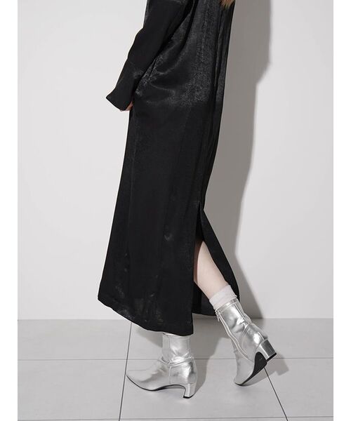 :ETHROF(イーサオブ)の「BELL SLEEVE I-LINE SATIN DRESS(ワンピース・レディース・ブラック・MEDIUM)」の11枚目の写真
