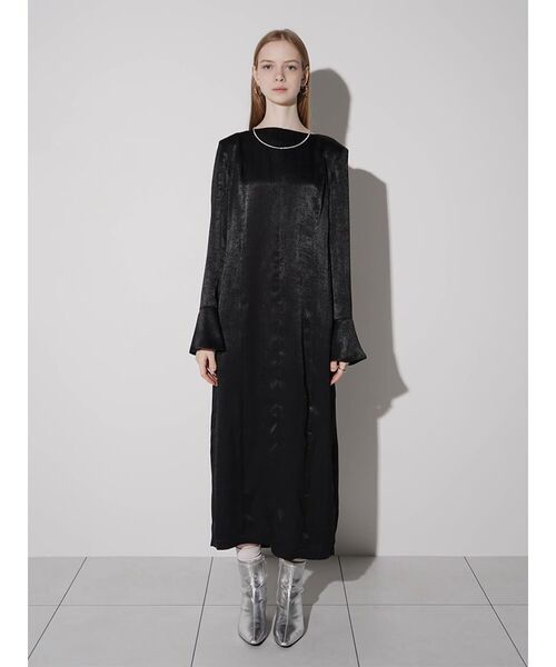 :ETHROF(イーサオブ)の「BELL SLEEVE I-LINE SATIN DRESS(ワンピース・レディース・ブラック・MEDIUM)」の13枚目の写真