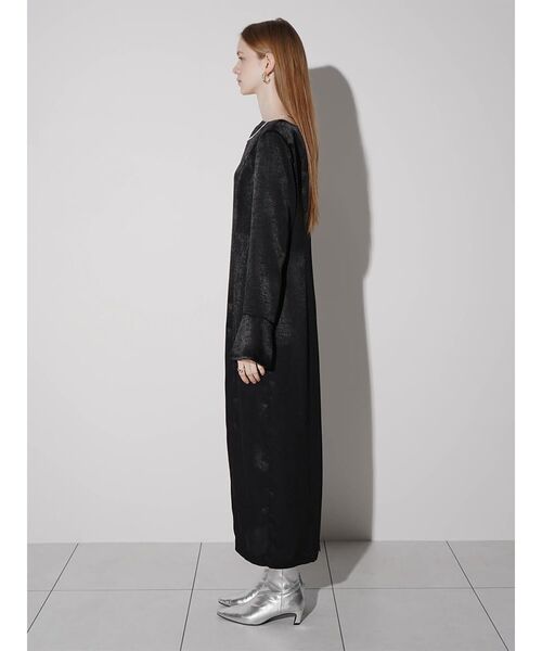 :ETHROF(イーサオブ)の「BELL SLEEVE I-LINE SATIN DRESS(ワンピース・レディース・ブラック・MEDIUM)」の14枚目の写真