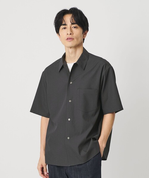 BEAUTY&YOUTH UNITED ARROWS(ビューティーアンドユースユナイテッドアローズ)の「KOMATSU PACK キャンプカラー ショートスリーブ シャツ GRANDE型 セットアップ対応 撥水 ウォッシャブル(シャツ/ブラウス・メンズ・ダークグレー/ネイビー/モカ・XL/L/M/S)」の2枚目の写真