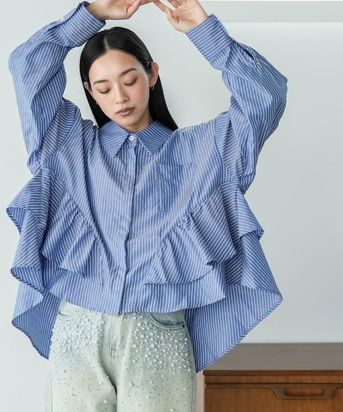 mili an deni(ミリアンデニ)の「裾ティアードブラウス(シャツ/ブラウス・レディース・オフホワイト/サックスブルー/ブルー・M)」の3枚目の写真