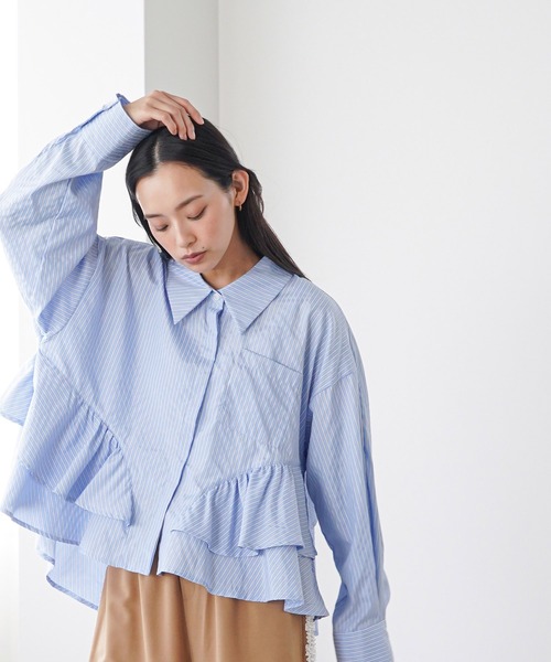 mili an deni(ミリアンデニ)の「裾ティアードブラウス(シャツ/ブラウス・レディース・オフホワイト/サックスブルー/ブルー・M)」の12枚目の写真