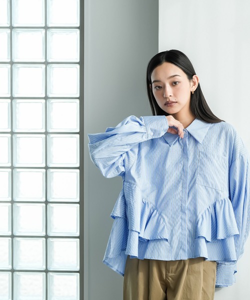 mili an deni(ミリアンデニ)の「裾ティアードブラウス(シャツ/ブラウス・レディース・オフホワイト/サックスブルー/ブルー・M)」の16枚目の写真