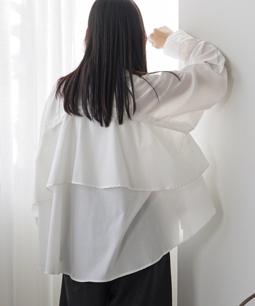 mili an deni(ミリアンデニ)の「裾ティアードブラウス(シャツ/ブラウス・レディース・オフホワイト/サックスブルー/ブルー・M)」の4枚目の写真