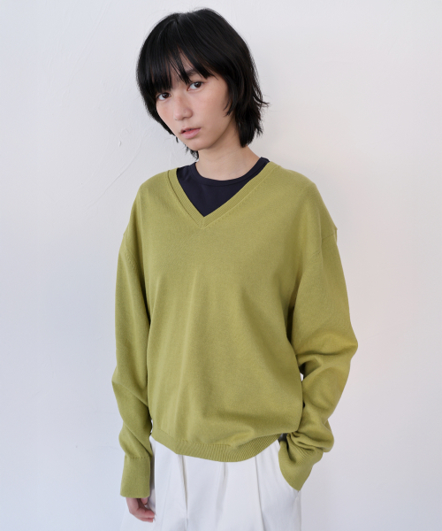 LEVAR（レバー）の「All-day Cotton V-neck Knit - Matcha Olive（ニット/セーター・レディース・その他・FREE）」の3枚目の写真