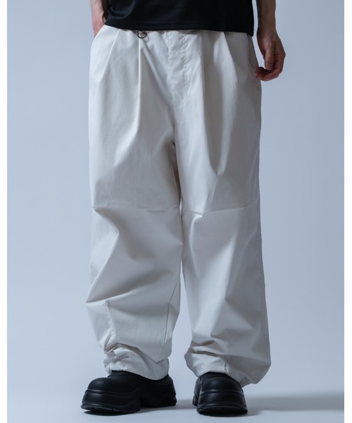 improves（インプローブス）の「ナイロンツイル タック バレルパンツ（その他パンツ・メンズ・ホワイト/ベージュ/ブラック・X-LARGE/LARGE）」の2枚目の写真