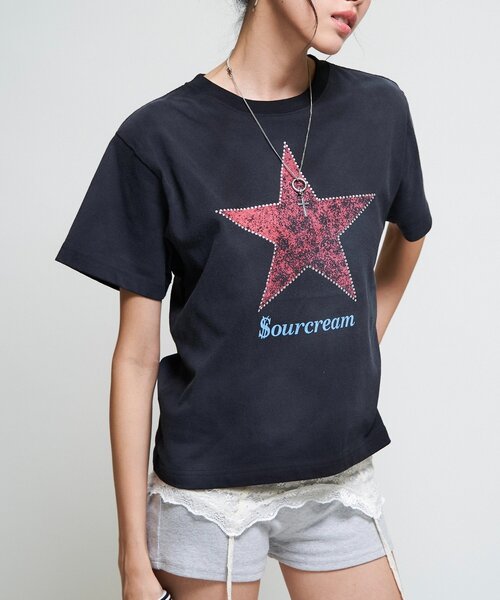 Sourcream(サワークリーム)の「【Sourcream/UNISEX】ラインストーンスターグラフィックTEE(Tシャツ/カットソー・レディース・ブラック/ネイビー/ホワイト/サックスブルー・SMALL/MEDIUM)」の16枚目の写真